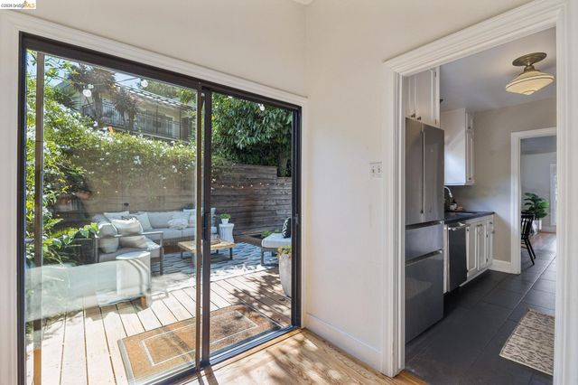 4258 Lakeshore Ave, Oakland, CA 94610