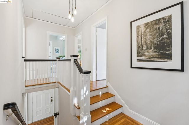 4258 Lakeshore Ave, Oakland, CA 94610