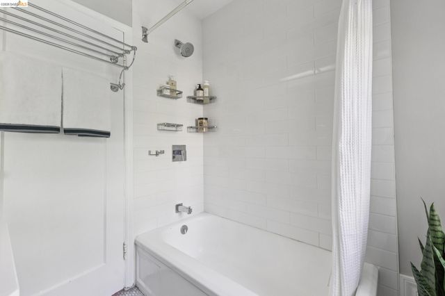 4258 Lakeshore Ave, Oakland, CA 94610