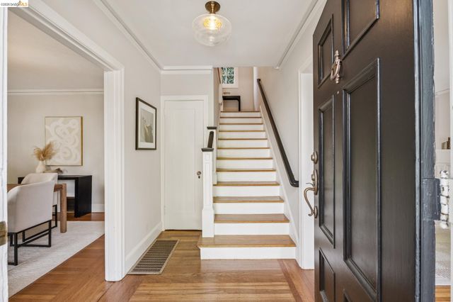4258 Lakeshore Ave, Oakland, CA 94610