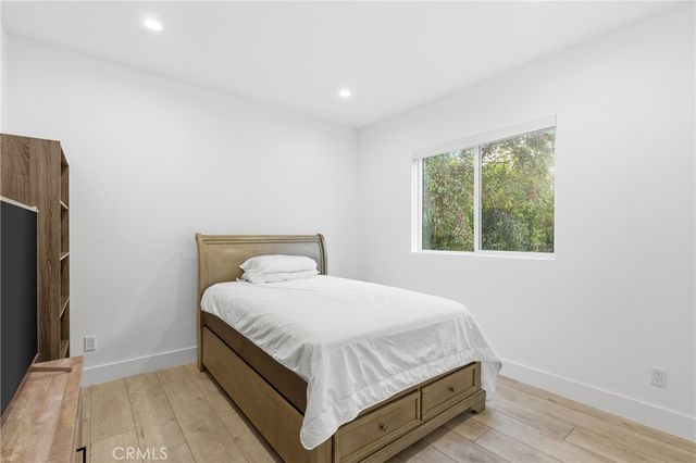 13822 Oxnard, Van Nuys, CA 91401