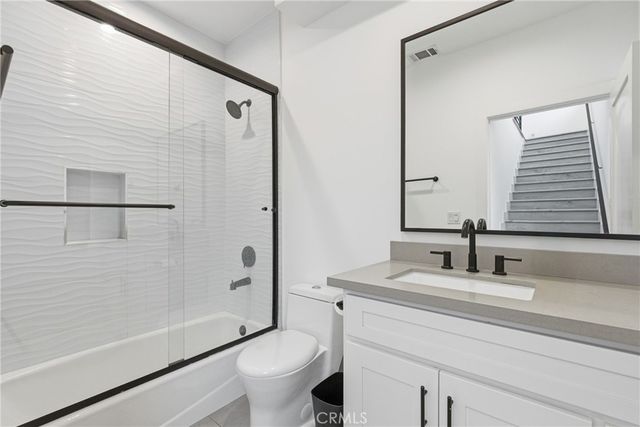 13822 Oxnard, Van Nuys, CA 91401