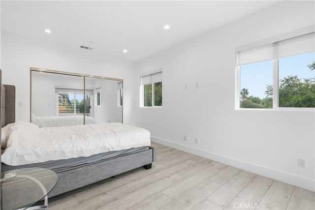 13822 Oxnard, Van Nuys, CA 91401