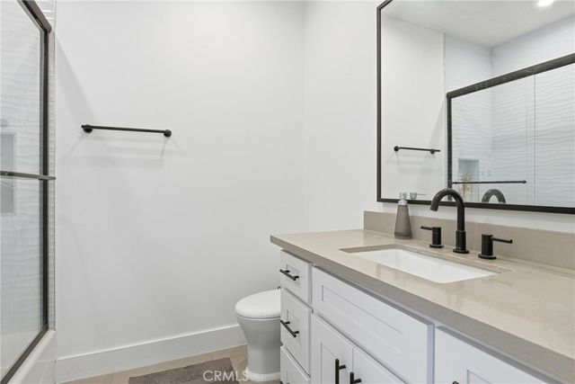 13822 Oxnard, Van Nuys, CA 91401