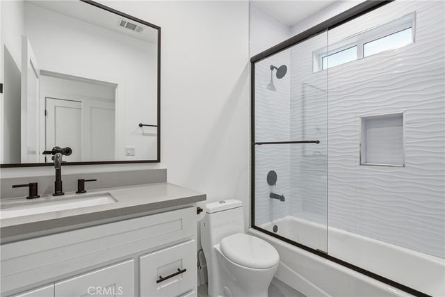 13822 Oxnard, Van Nuys, CA 91401