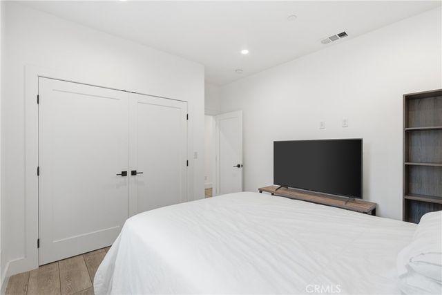13822 Oxnard, Van Nuys, CA 91401