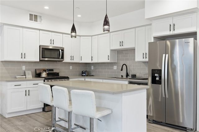 13822 Oxnard, Van Nuys, CA 91401