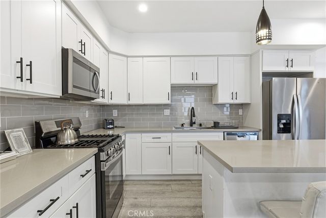 13822 Oxnard, Van Nuys, CA 91401