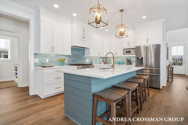 27 Third Street, South Haven, MI 49090