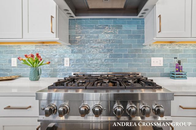 27 Third Street, South Haven, MI 49090