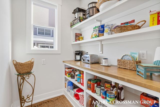 27 Third Street, South Haven, MI 49090