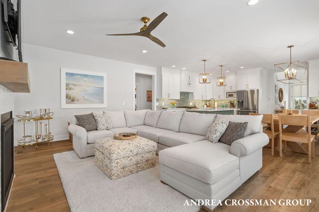 27 Third Street, South Haven, MI 49090