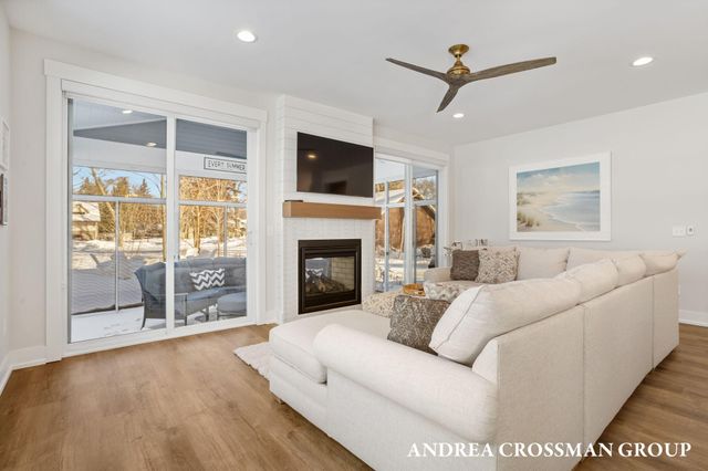 27 Third Street, South Haven, MI 49090