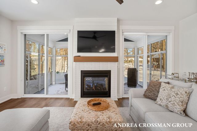 27 Third Street, South Haven, MI 49090