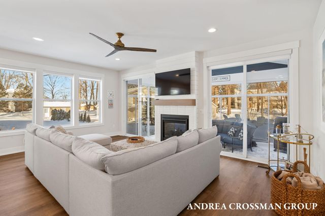 27 Third Street, South Haven, MI 49090