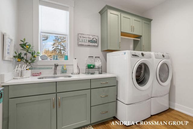 27 Third Street, South Haven, MI 49090