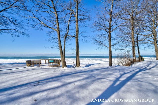 27 Third Street, South Haven, MI 49090