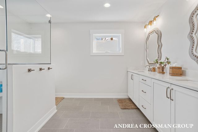 27 Third Street, South Haven, MI 49090