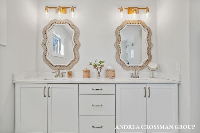 27 Third Street, South Haven, MI 49090