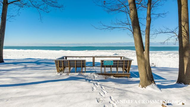 27 Third Street, South Haven, MI 49090