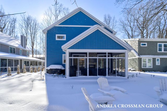 27 Third Street, South Haven, MI 49090