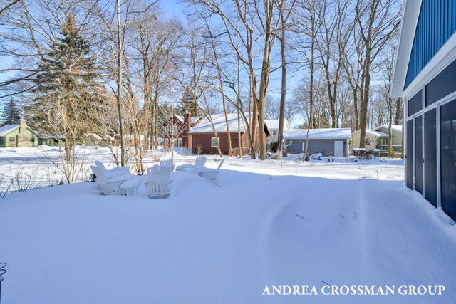 27 Third Street, South Haven, MI 49090