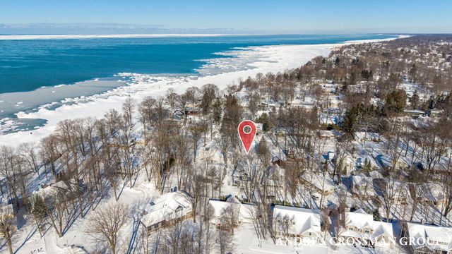 27 Third Street, South Haven, MI 49090