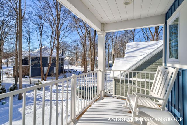 27 Third Street, South Haven, MI 49090