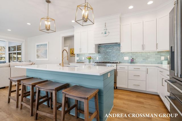 27 Third Street, South Haven, MI 49090