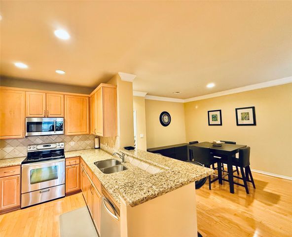 2400 Mccue Road 325, Houston, TX 77056