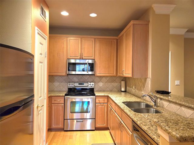 2400 Mccue Road 325, Houston, TX 77056