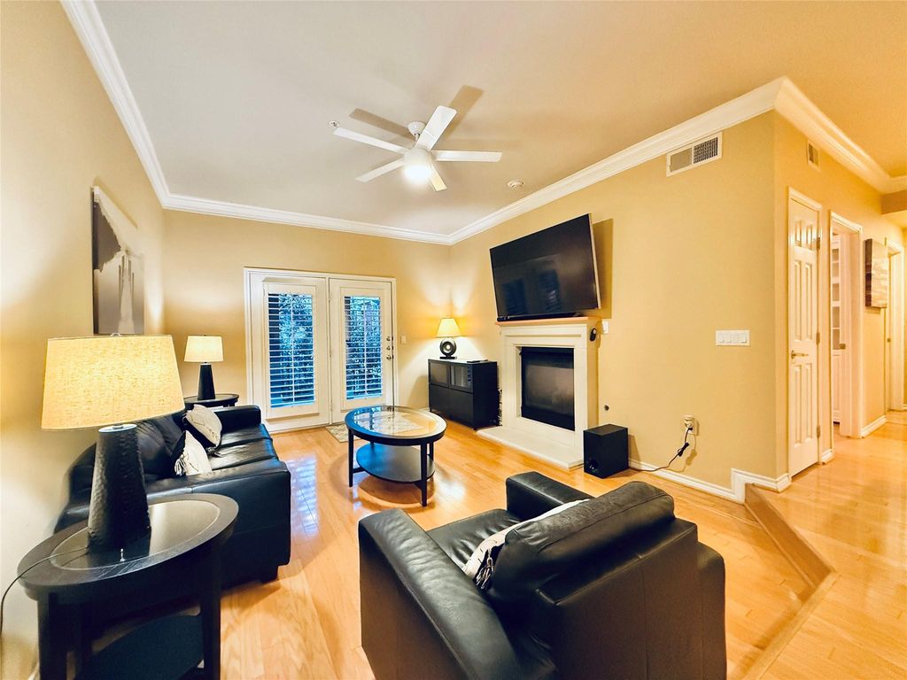 2400 Mccue Road 325, Houston, TX 77056