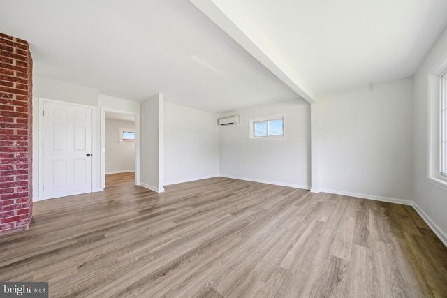 11 WHITEWOOD DR, Levittown, PA 19057