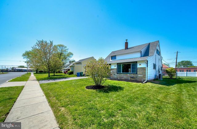 11 WHITEWOOD DR, Levittown, PA 19057