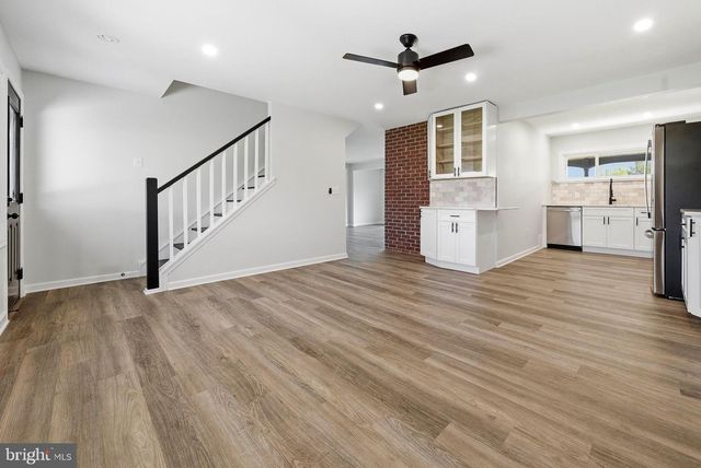 11 WHITEWOOD DR, Levittown, PA 19057