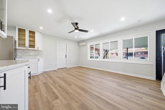 11 WHITEWOOD DR, Levittown, PA 19057