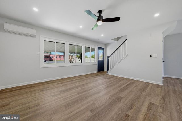 11 WHITEWOOD DR, Levittown, PA 19057