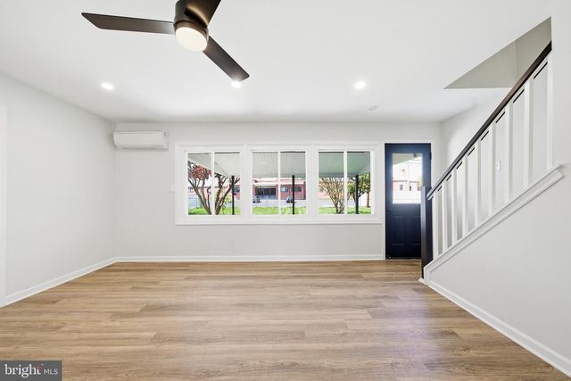 11 WHITEWOOD DR, Levittown, PA 19057