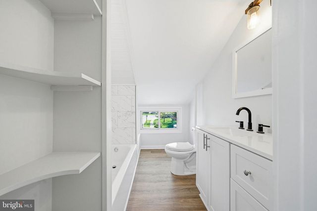 11 WHITEWOOD DR, Levittown, PA 19057