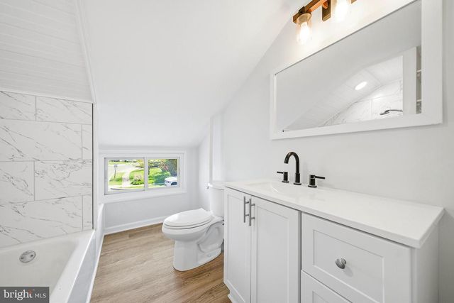 11 WHITEWOOD DR, Levittown, PA 19057