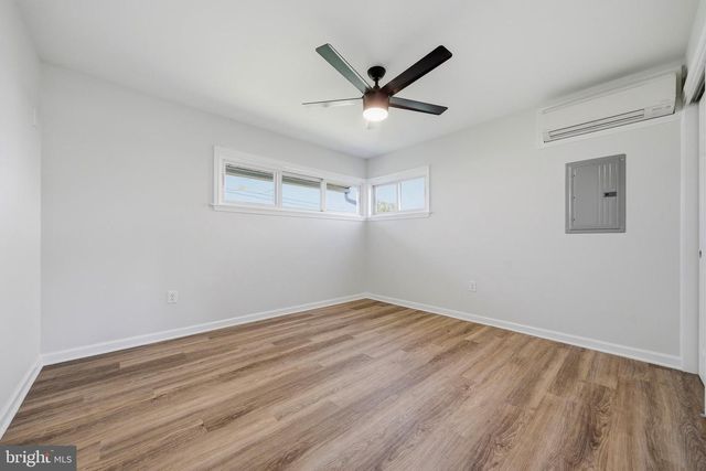 11 WHITEWOOD DR, Levittown, PA 19057