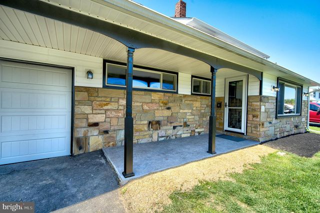 11 WHITEWOOD DR, Levittown, PA 19057