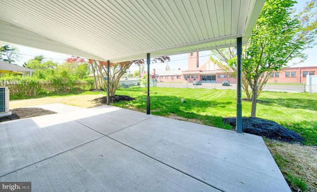 11 WHITEWOOD DR, Levittown, PA 19057