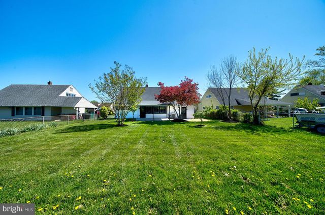 11 WHITEWOOD DR, Levittown, PA 19057