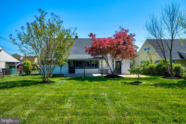 11 WHITEWOOD DR, Levittown, PA 19057