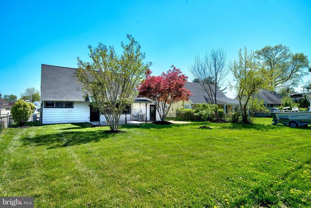 11 WHITEWOOD DR, Levittown, PA 19057