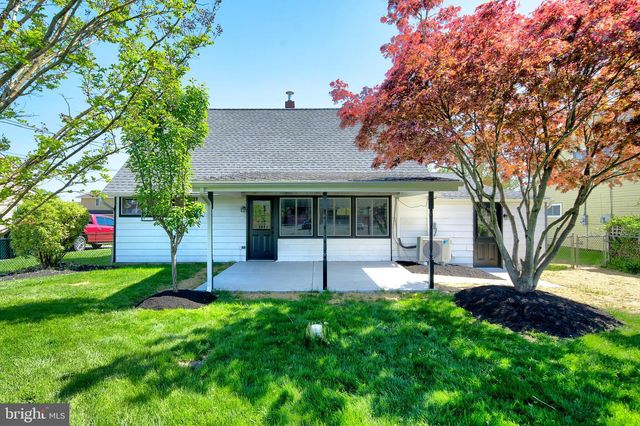 11 WHITEWOOD DR, Levittown, PA 19057