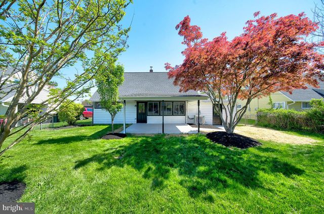 11 WHITEWOOD DR, Levittown, PA 19057