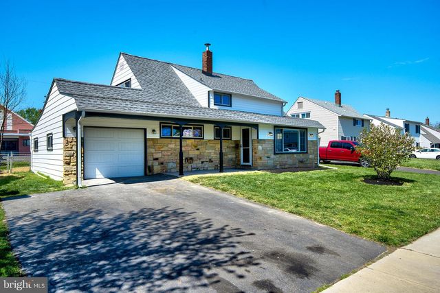 11 WHITEWOOD DR, Levittown, PA 19057