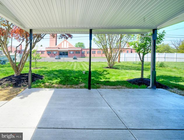 11 WHITEWOOD DR, Levittown, PA 19057